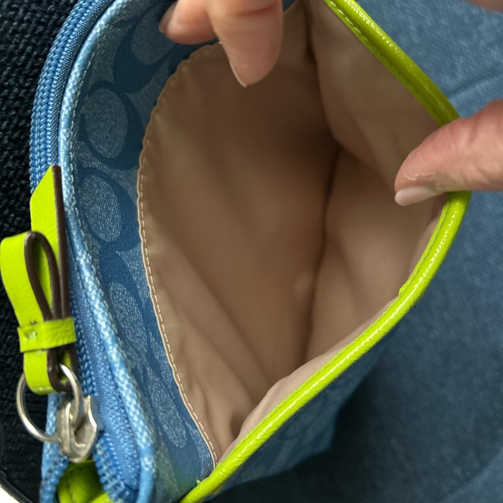 Stylish Blue and Green Crossbody Bag - Picture 4 of 15